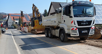 Baustelle mit Baufahrzeugen